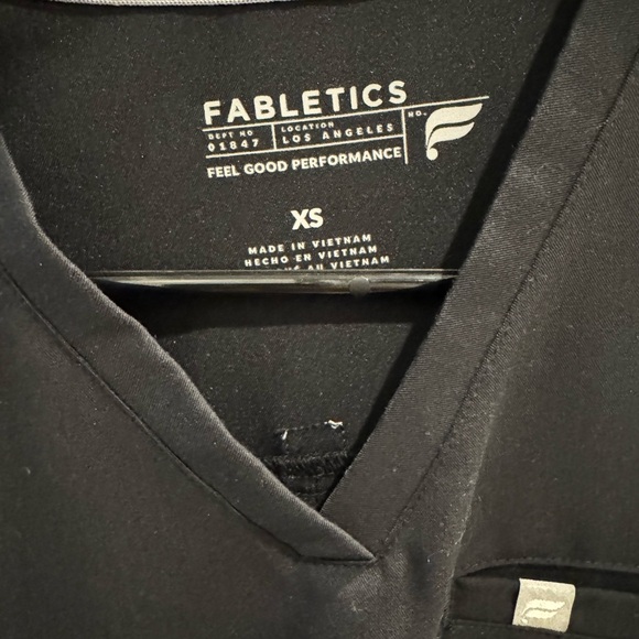 Fabletics Black Performance V-Neck - Picture 2 of 2